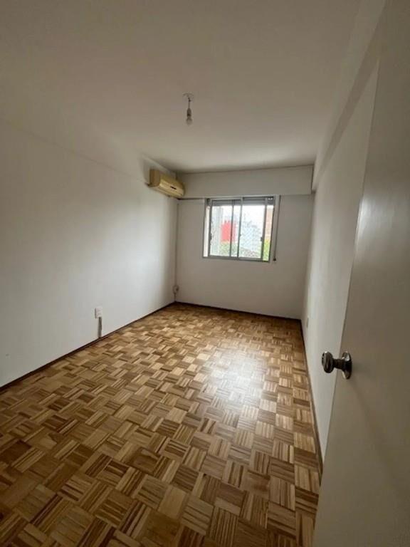 Reciclado! Piso alto con servicio completo y garage