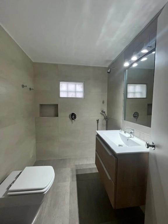 Reciclado! Piso alto con servicio completo y garage