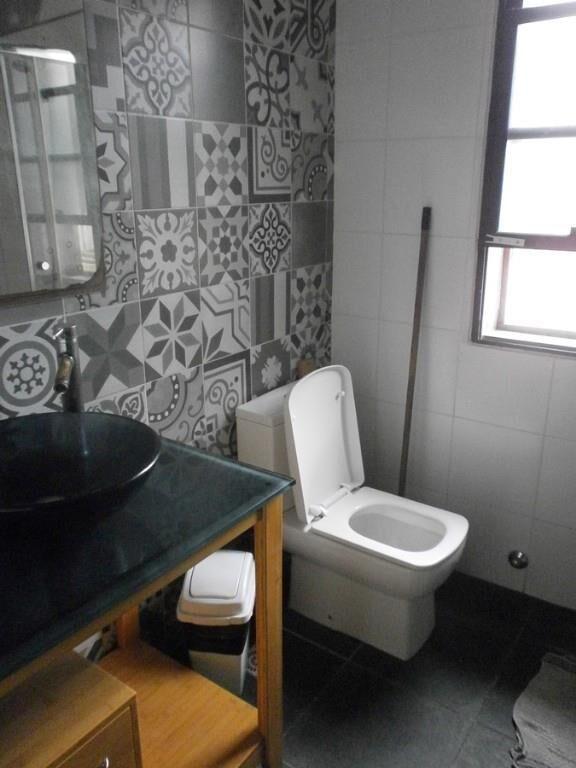 Habitación individual para mujer frente al Clínicas