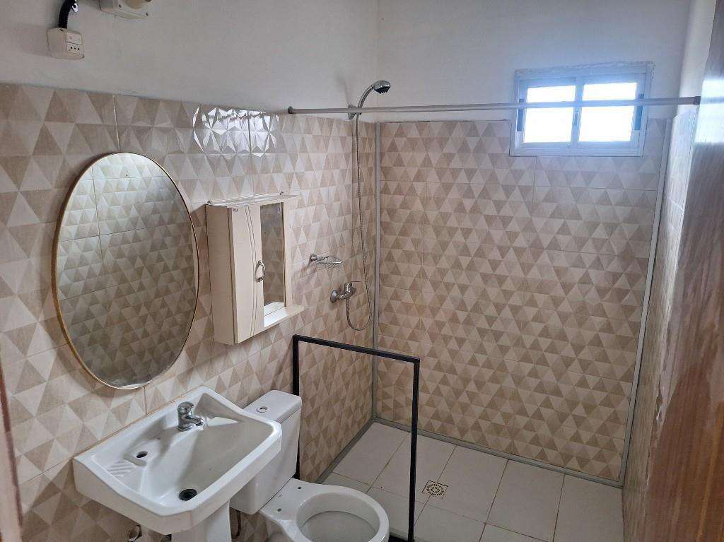 ALQ 2 DOR, COCINA-COMEDOR Y BAÑO.ENTRADA PARA COCHE.