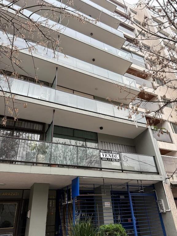 Apartamento sobre 26 de Marzo con balcon!