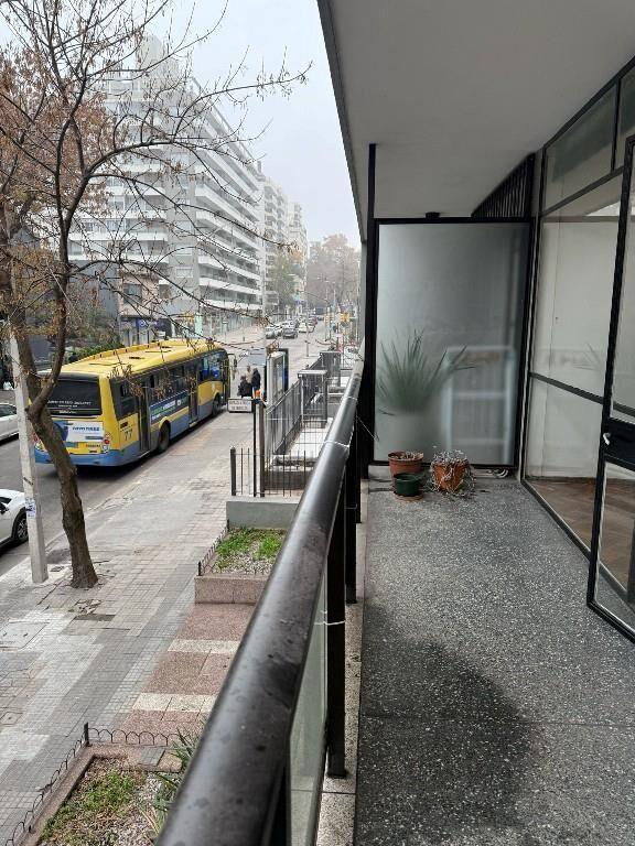 Apartamento sobre 26 de Marzo con balcon!