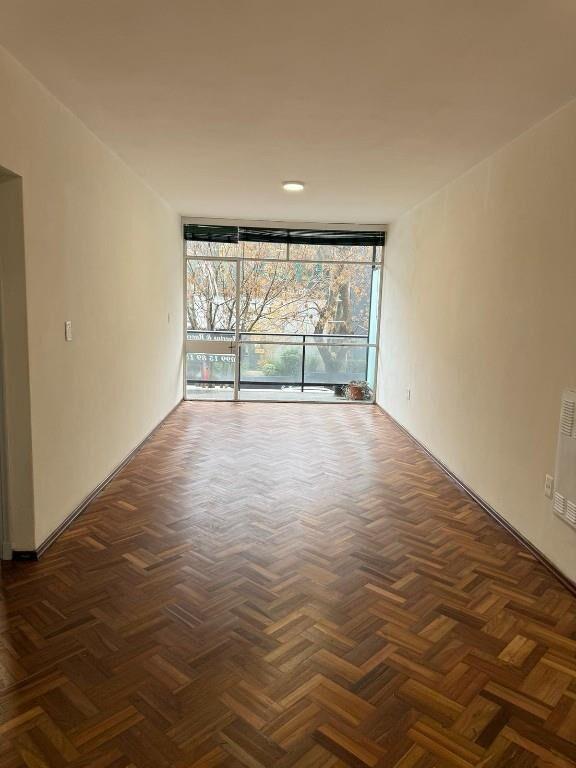 Apartamento sobre 26 de Marzo con balcon!