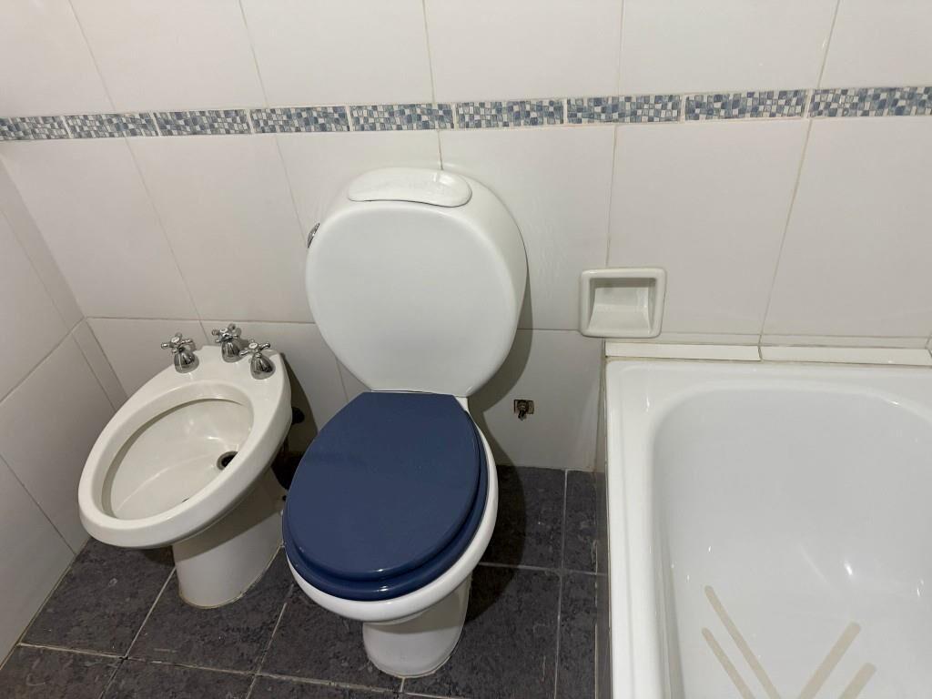 Apartamento sobre 26 de Marzo con balcon!