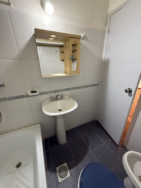 Apartamento sobre 26 de Marzo con balcon!