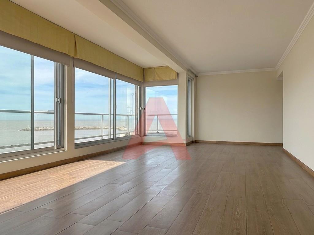 PENT HOUSE CON VISTA AL MAR  3 DORMTORIOS Y SERV - 2 GARAJE