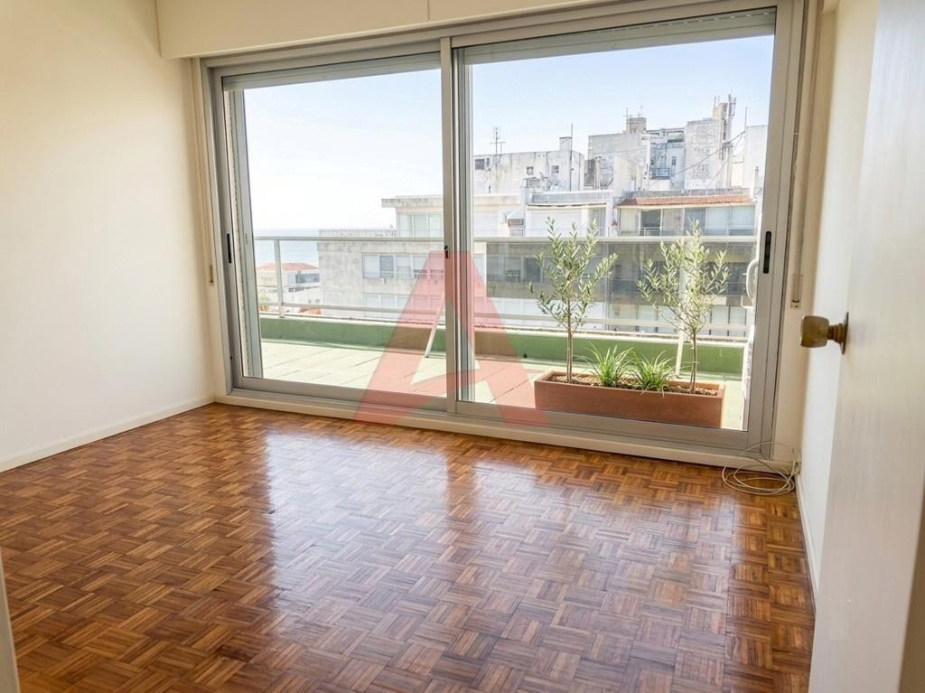 PENT HOUSE CON VISTA AL MAR  3 DORMTORIOS Y SERV - 2 GARAJE