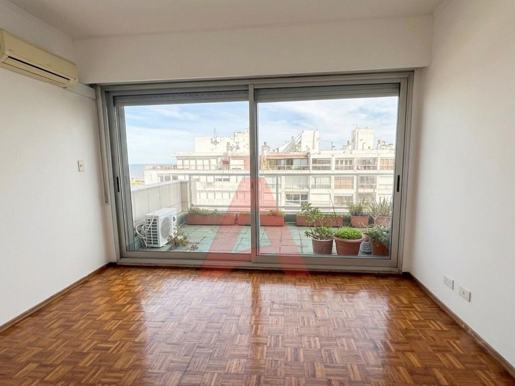 PENT HOUSE CON VISTA AL MAR  3 DORMTORIOS Y SERV - 2 GARAJE