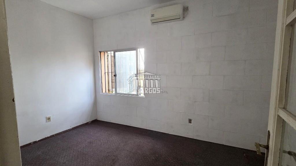 ARGOS VENDE CASA P.U. 3 DORM. C/GGE. GESTIDO ESQ. G. PEREIRA