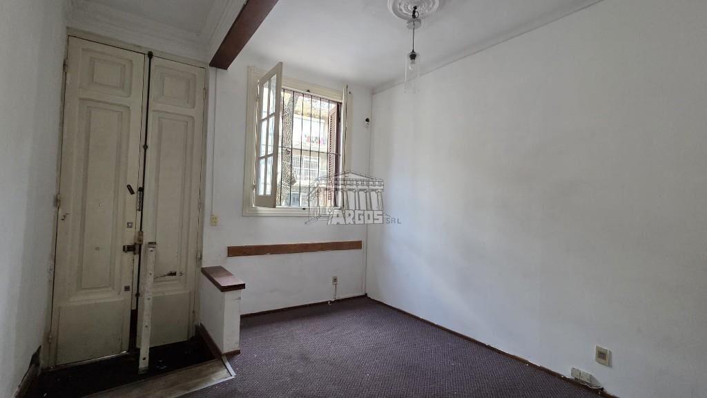 ARGOS VENDE CASA P.U. 3 DORM. C/GGE. GESTIDO ESQ. G. PEREIRA