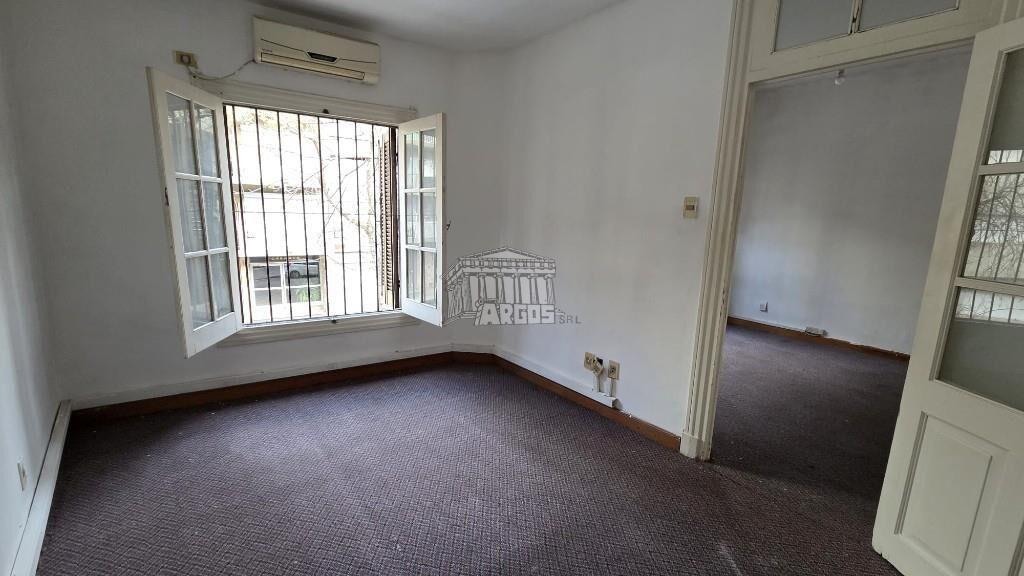 ARGOS VENDE CASA P.U. 3 DORM. C/GGE. GESTIDO ESQ. G. PEREIRA