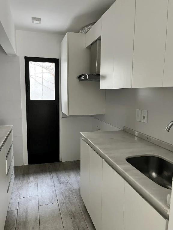 1 dormitorio + 2 patios, GGE, impecable en Pta Carretas