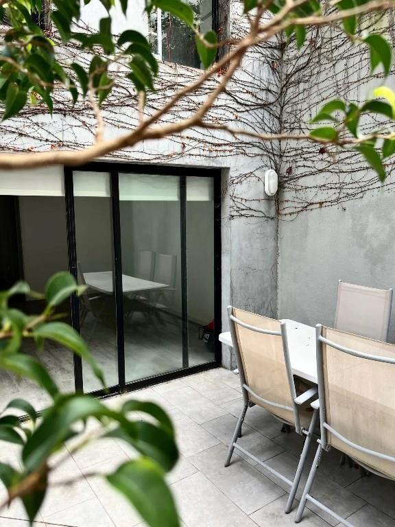 1 dormitorio + 2 patios, GGE, impecable en Pta Carretas