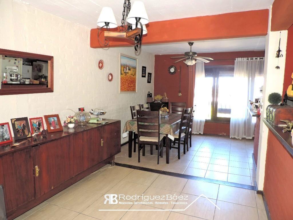 VENTA CASA GEMELA 3 DORMITORIOS 2 BAÑOS GARAJE FONDO VERDE