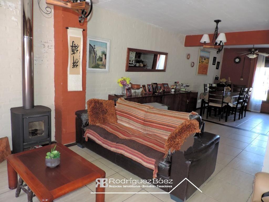 VENTA CASA GEMELA 3 DORMITORIOS 2 BAÑOS GARAJE FONDO VERDE