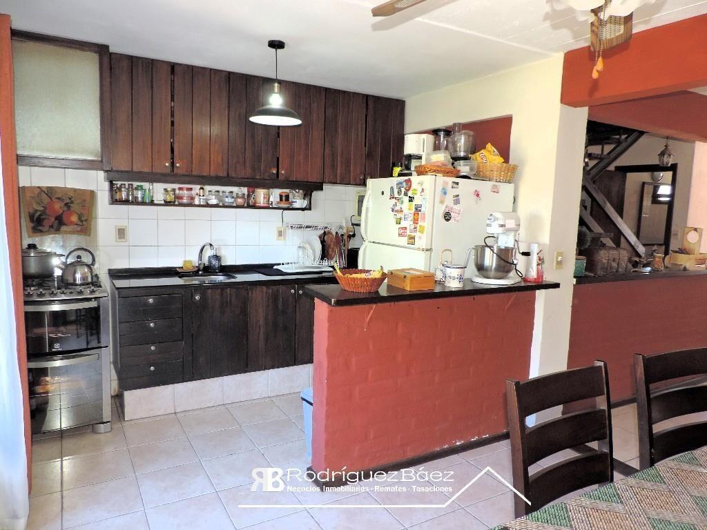 VENTA CASA GEMELA 3 DORMITORIOS 2 BAÑOS GARAJE FONDO VERDE