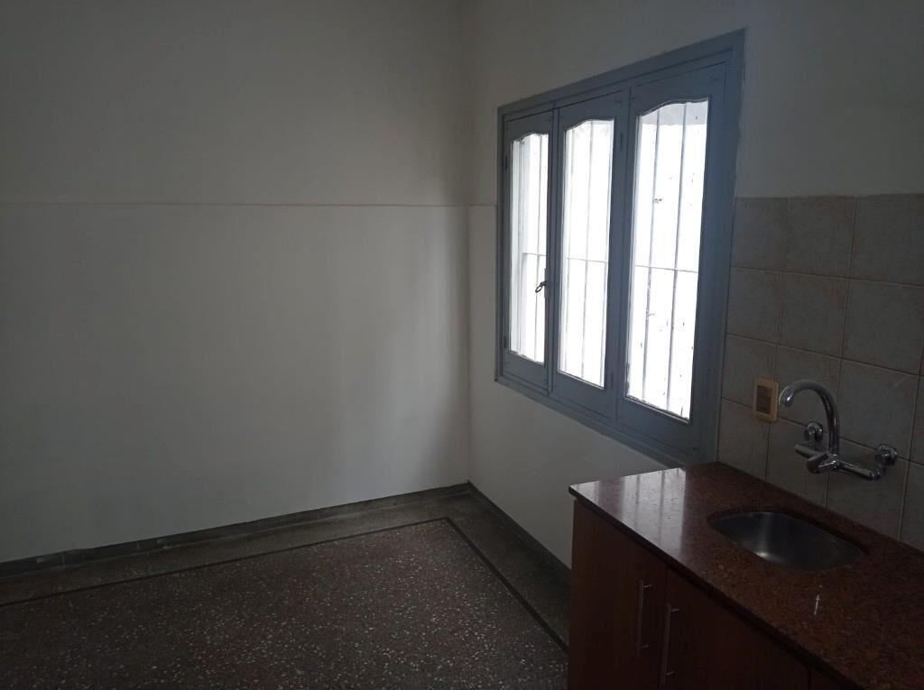 IMPERIAL VENDE.2 CASAS UNA CON RENTA Y LOCAL INDUSTRIAL P.U.