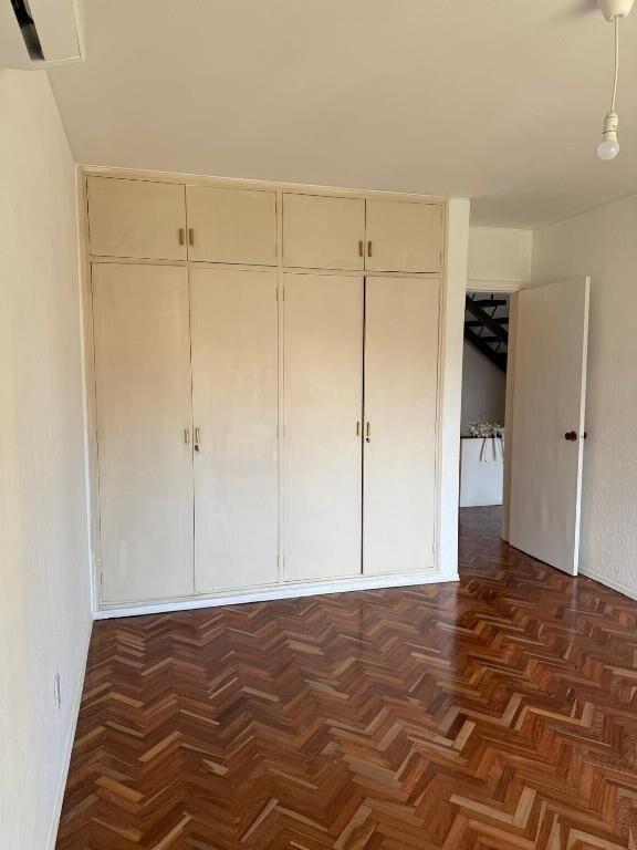 Casa esquina reciclada en 3 plantas, zona del Liceo Damaso!
