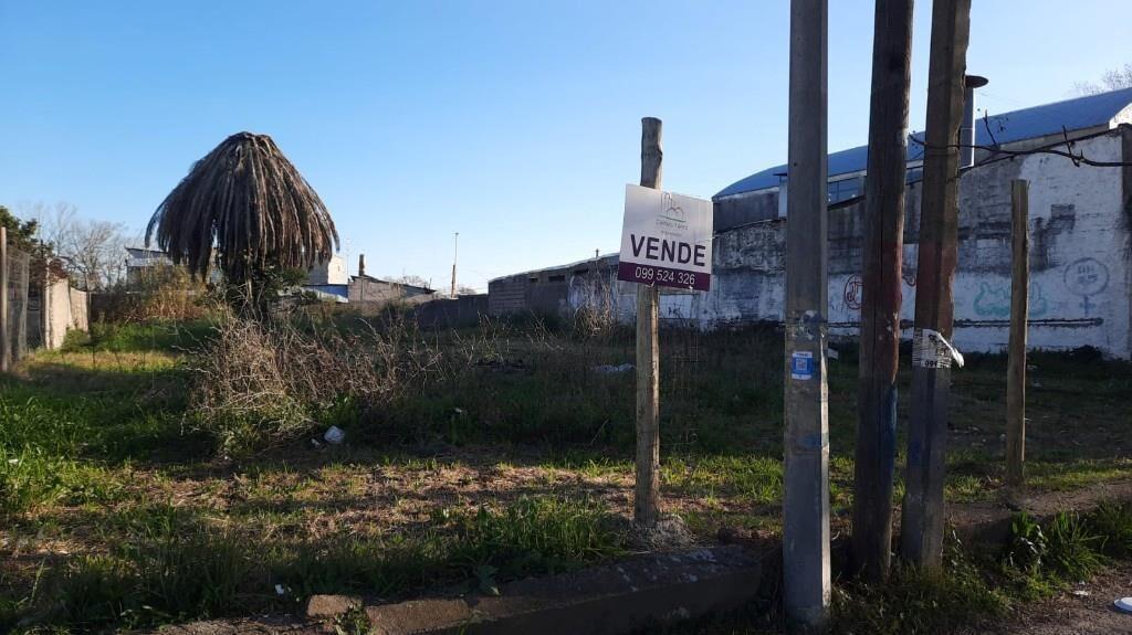 Se vende terreno sobre avenida, documentacion pronta, 740mts