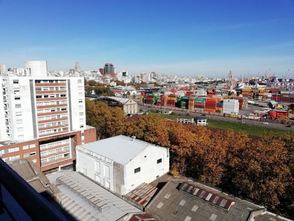 Excelente con vista a la bahía de Montevideo