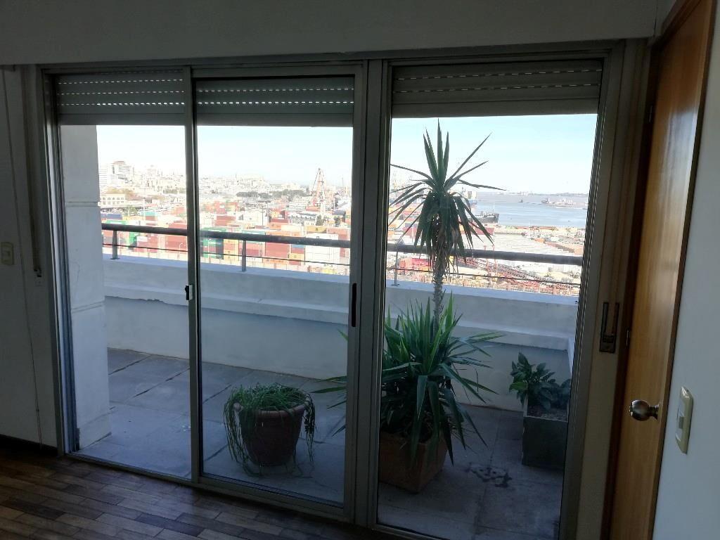 Excelente con vista a la bahía de Montevideo
