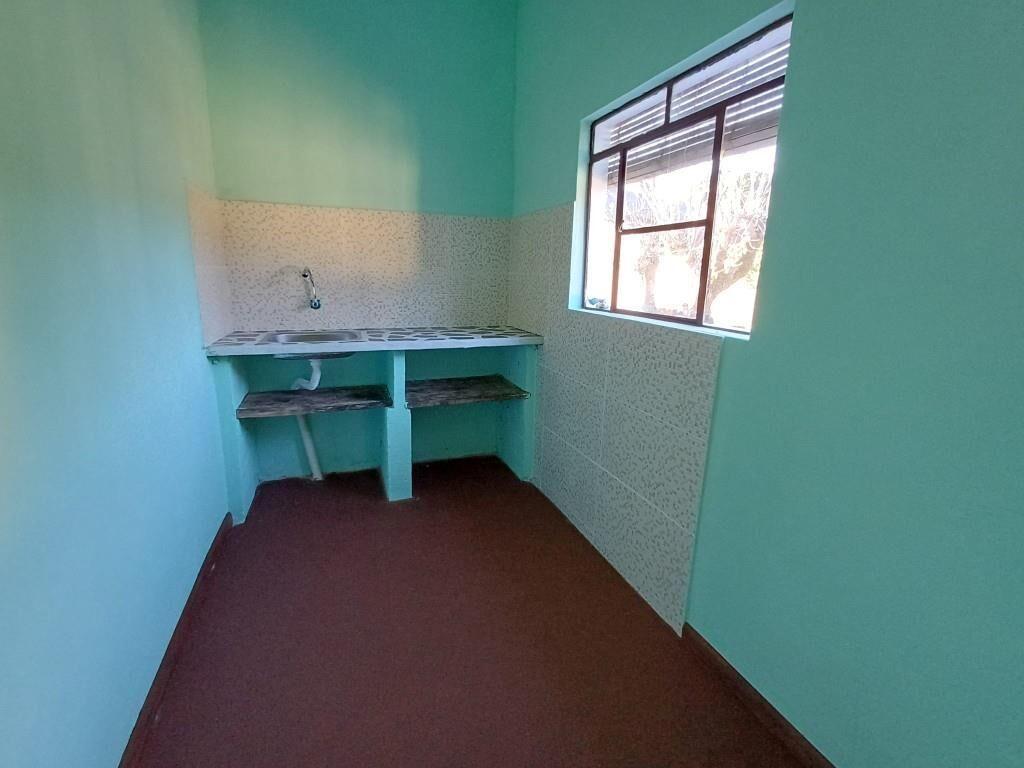 Casa al fondo de 1 dormitorio.