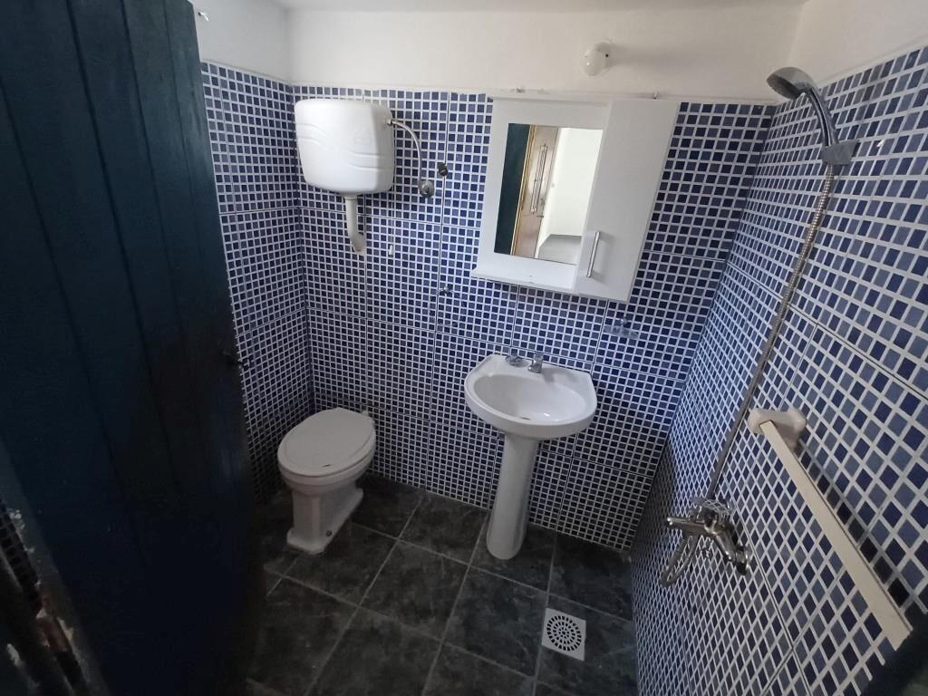 Casa al fondo de 1 dormitorio.
