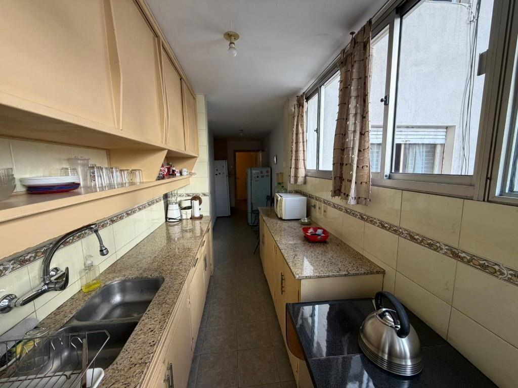 Venta apartamento 3 dormitorios, 3 baños y garaje en Pocitos