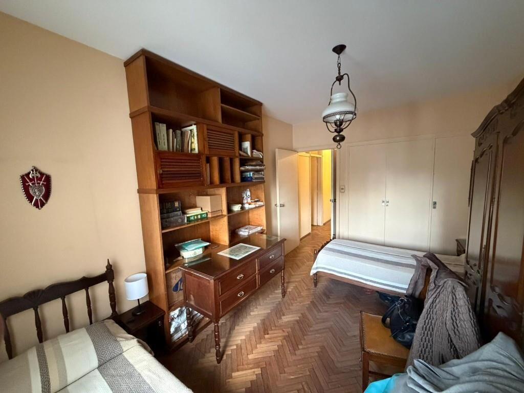 Venta apartamento 3 dormitorios, 3 baños y garaje en Pocitos