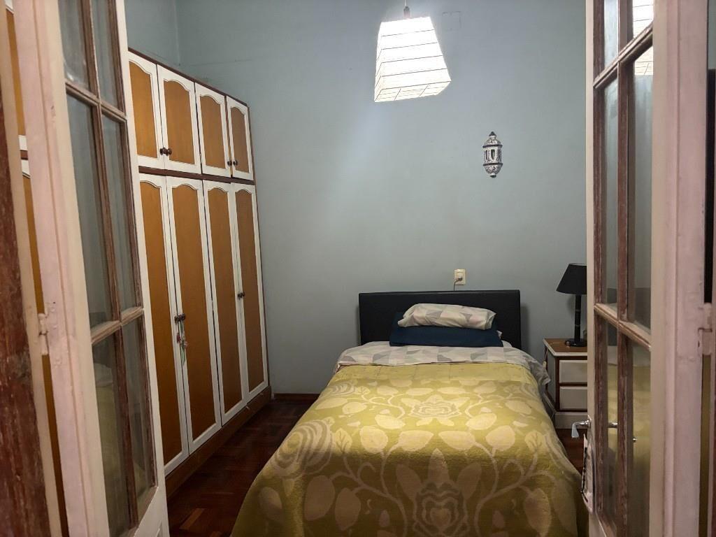 Preciosa Casa antigua con altura y ventanas con  vitro