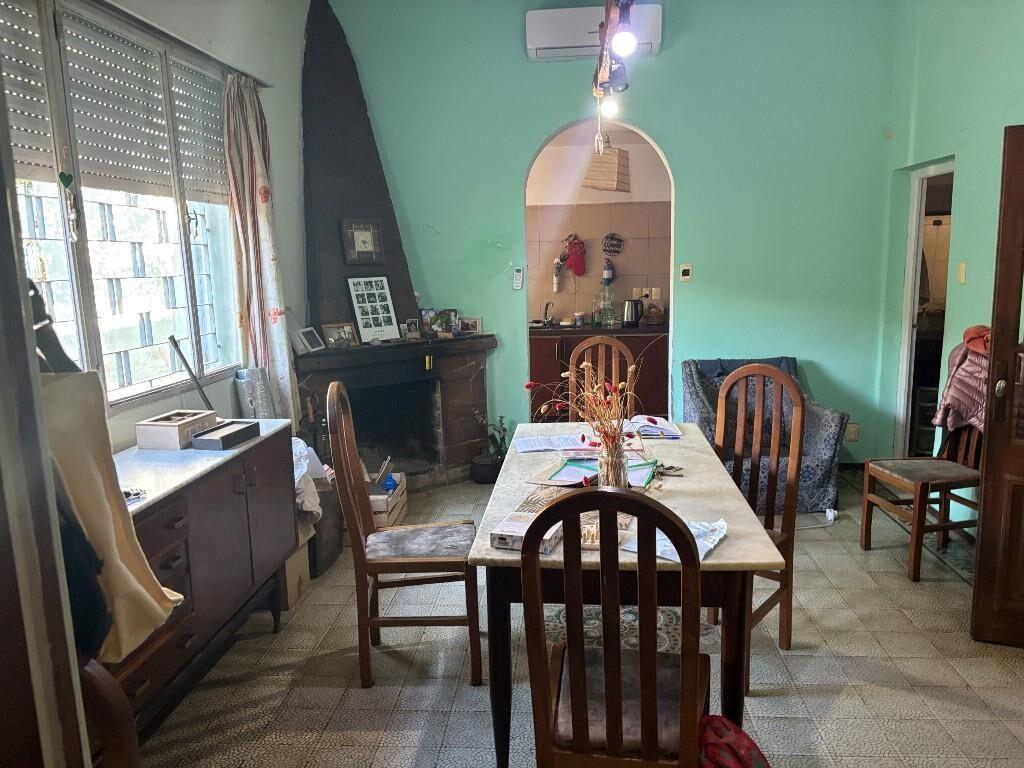 Preciosa Casa antigua con altura y ventanas con  vitro