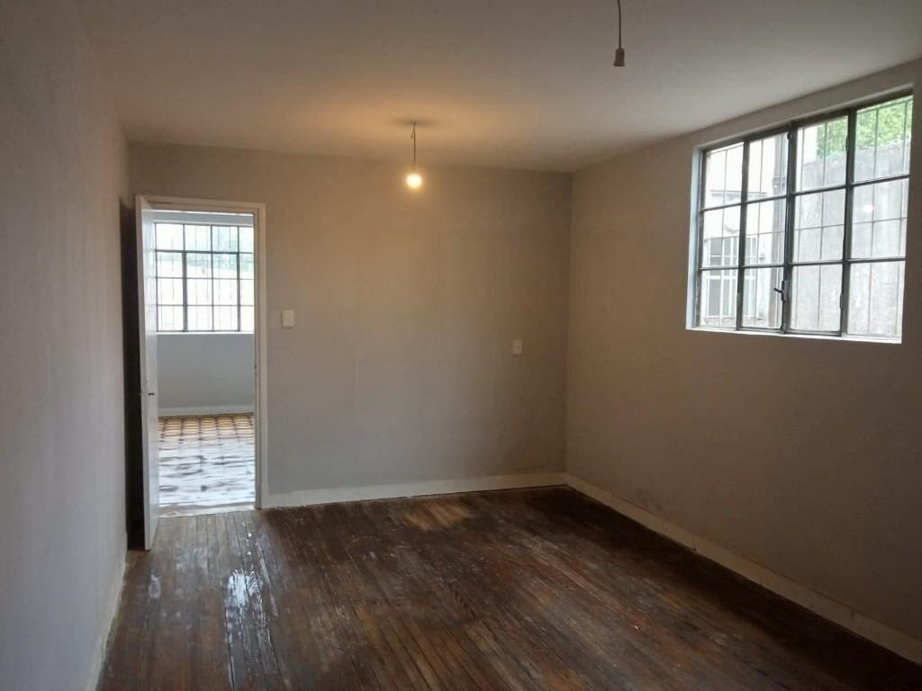 4 dorm, 2 baños, casa de altos con patio y balcones