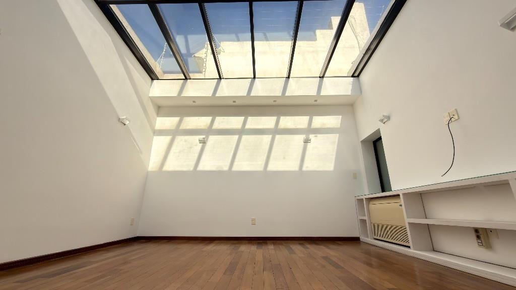 VENTA IMPORTANTE CASA CONTEMPORANEA ZONA CLUB DE GOLF