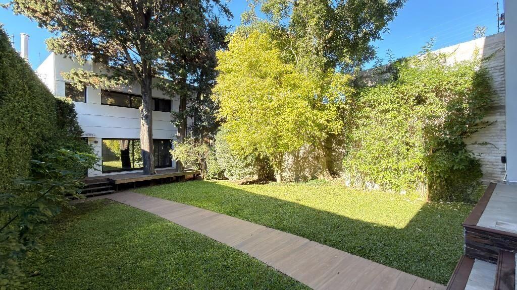 VENTA IMPORTANTE CASA CONTEMPORANEA ZONA CLUB DE GOLF