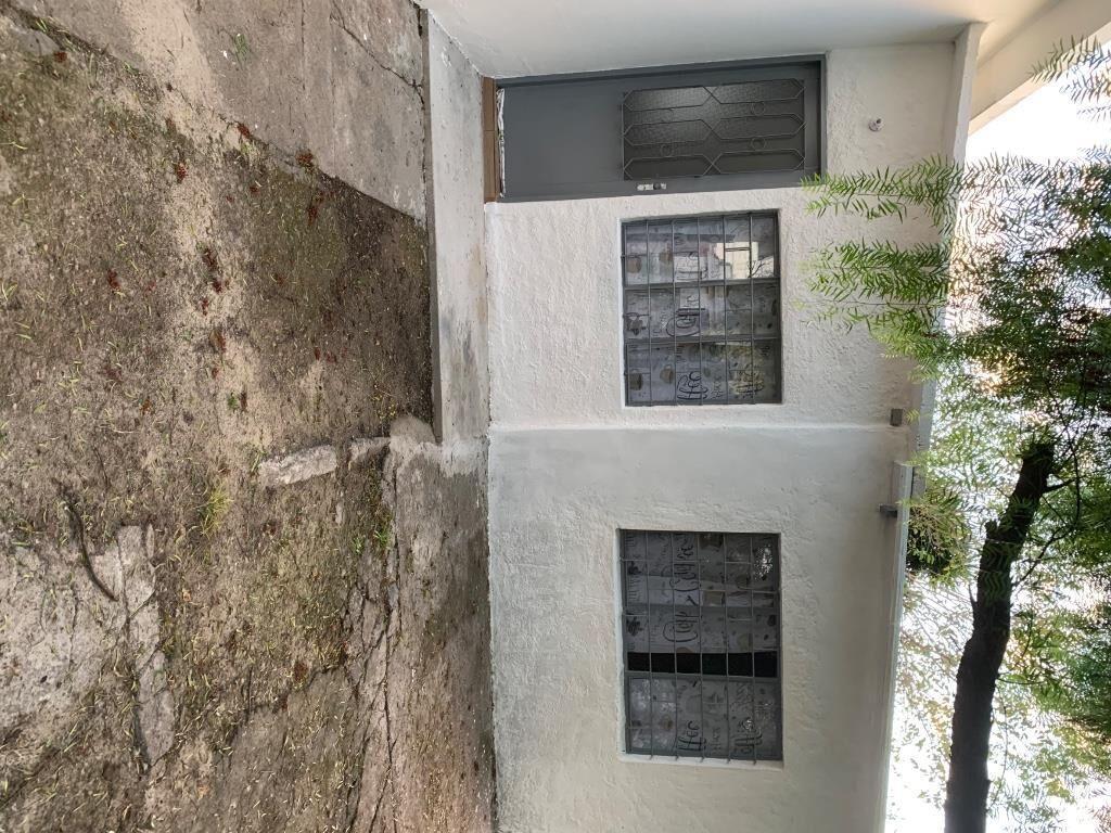 Apartamento remodelado a nuevo, con cochera.