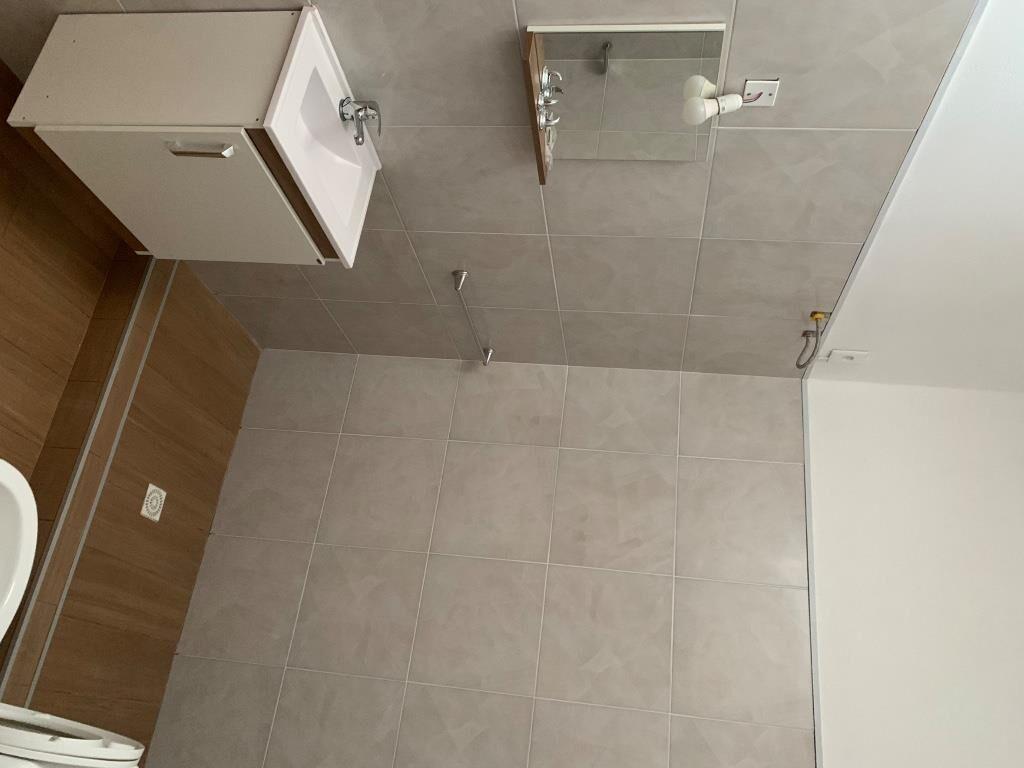 Apartamento recién remodelado con entrada auto