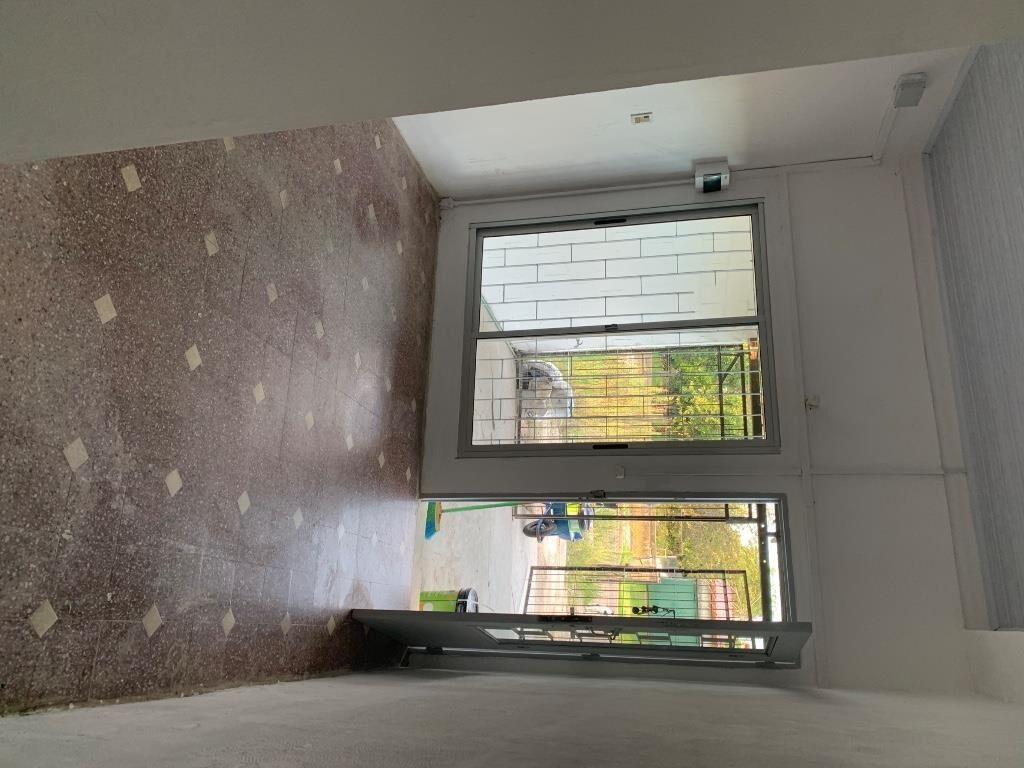 Apartamento recién remodelado con entrada auto