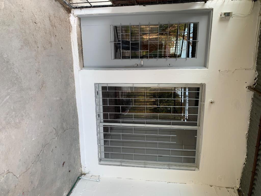 Apartamento recién remodelado con entrada auto
