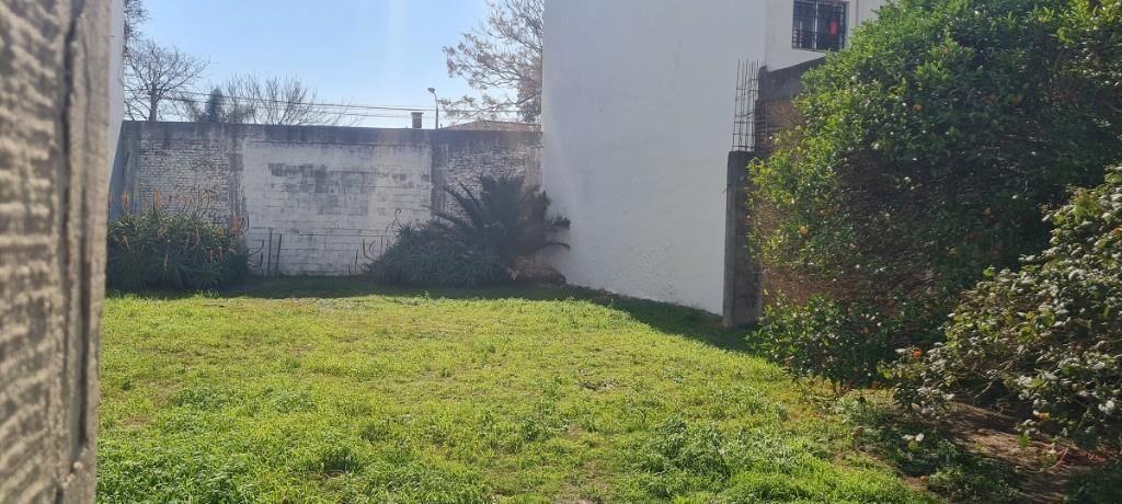 Venta de terreno frente al mar en Rambla  O Higgins Malvín