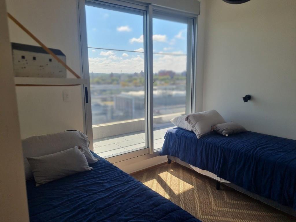 Apto  de 3 dorm, 2 baños, liv  gran tza, garage Bella Vista