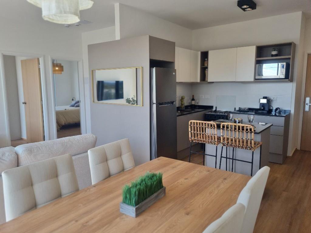 Apto  de 3 dorm, 2 baños, liv  gran tza, garage Bella Vista