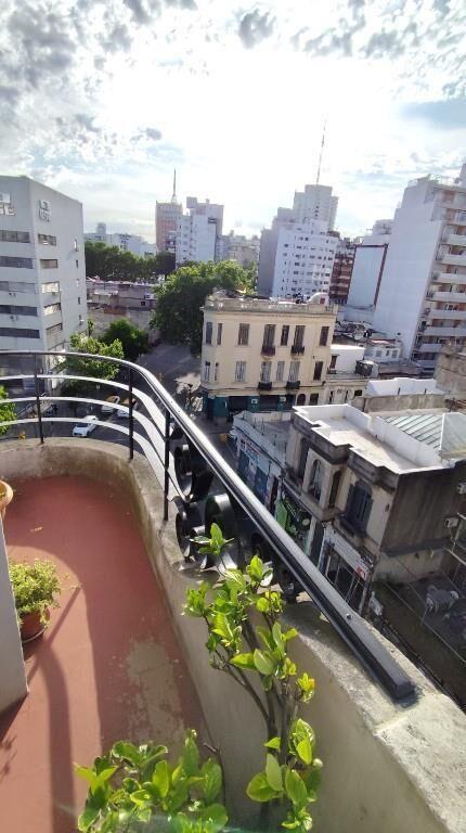 Venta apartamento 3 dormitorios y servicio en Cordón sur