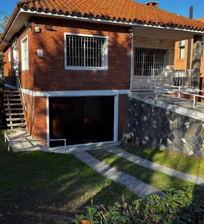 Se alquila casa en excelente estado carrasco norte,empresas