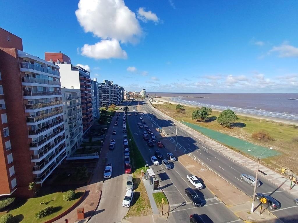 DIRI Rbla E Hipolito Yrigoyen - 4 Dorm + 3 Baños + 2 gges