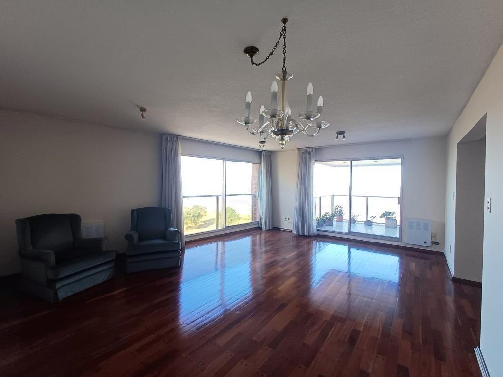DIRI Rbla E Hipolito Yrigoyen - 4 Dorm + 3 Baños + 2 gges