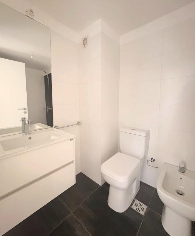 apartamento a estrenar sobre 18 de julio, cerca de todo