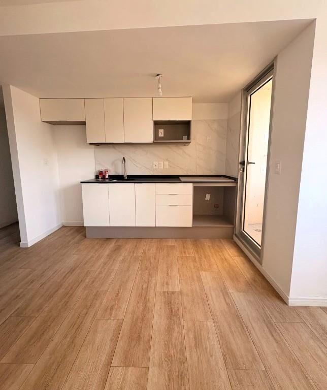 apartamento a estrenar sobre 18 de julio, cerca de todo