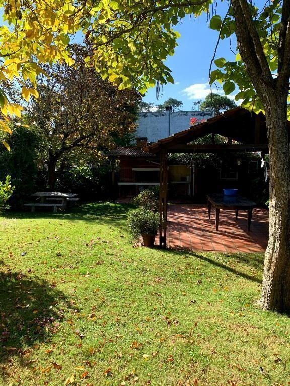 Se alquila hermosa casa en Carrasco 3 dorm 2 baños 3 garaje
