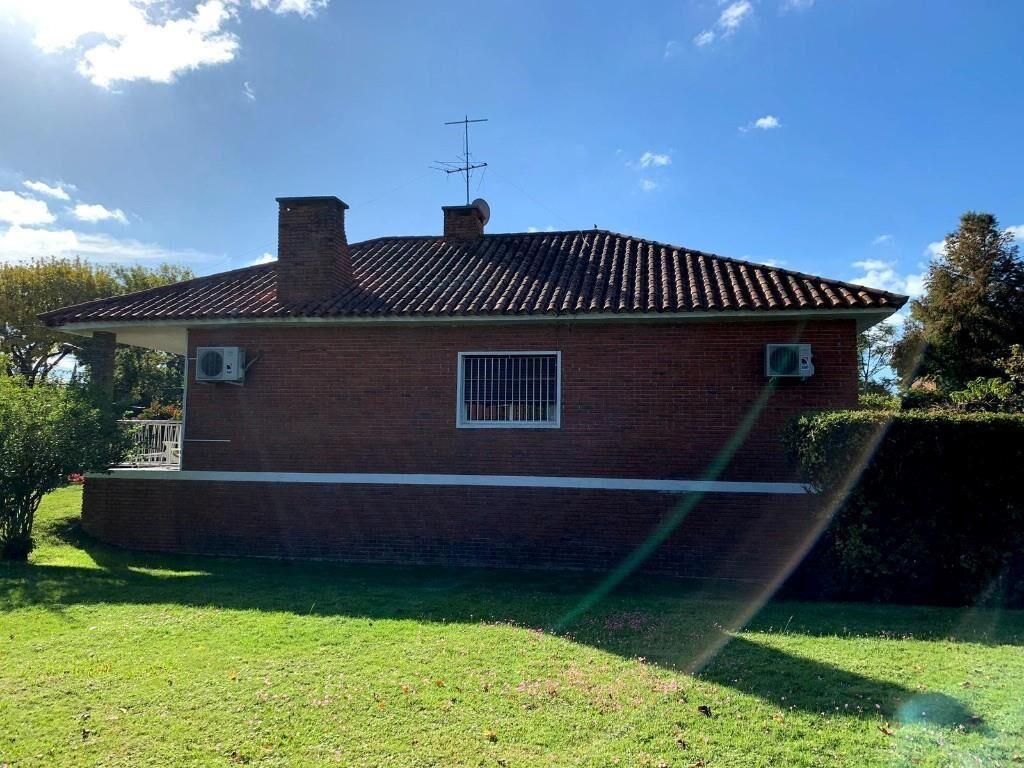 Se Vende Hermosa casa en carrasco, 3 dorm 2 baños, 3 garaje