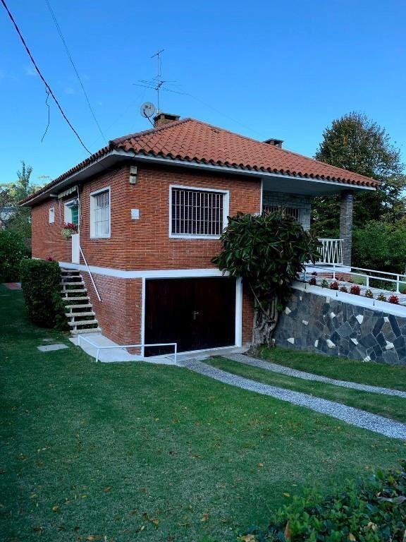 Se Vende Hermosa casa en carrasco, 3 dorm 2 baños, 3 garaje